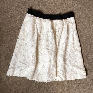 💛 Beautiful white lace skirt